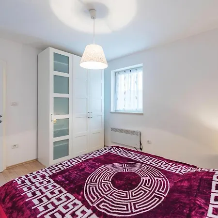 2 Bedroom Beautiful In 拉巴克